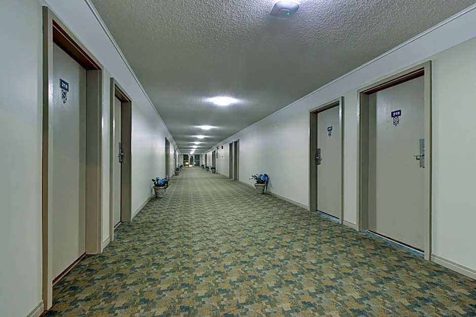 Knights Inn - Kamloops BC