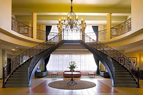 Travelodge Hotel by Wyndham Montreal Airport