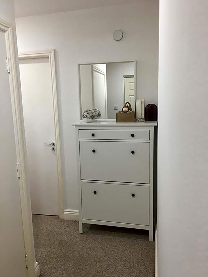 Central Spacious 3 Bedroom Apartment With Parking