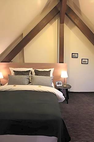 Quadruple Room with Shared Bathroom