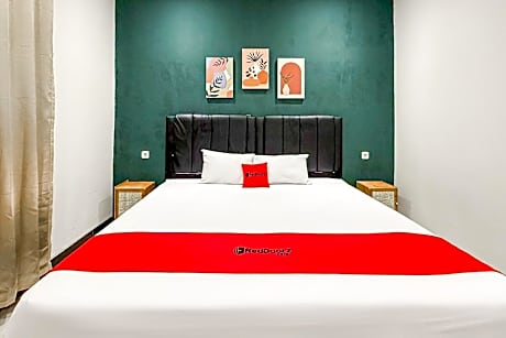 RedDoorz Plus near Alun Alun Kota Blora