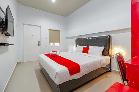 RedDoorz Plus near Palembang Icon Mall 2