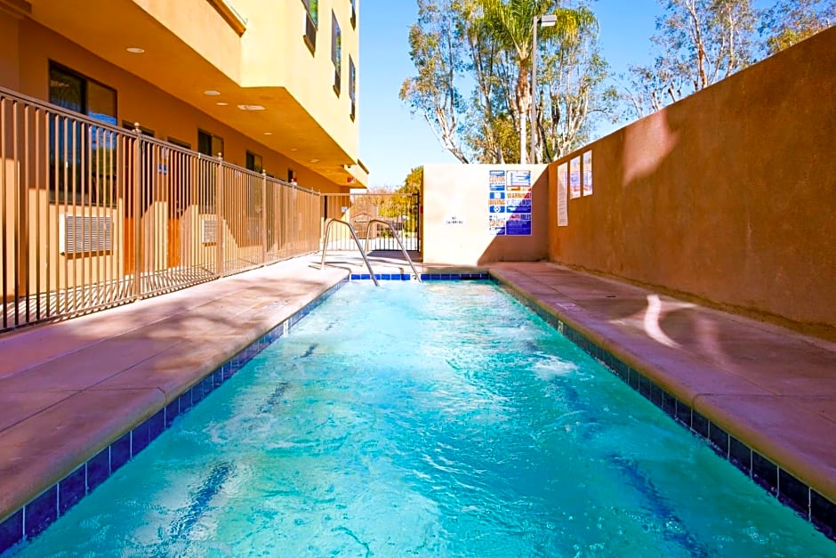 Holiday Inn Express Hotel & Suites Woodland Hills By IHG