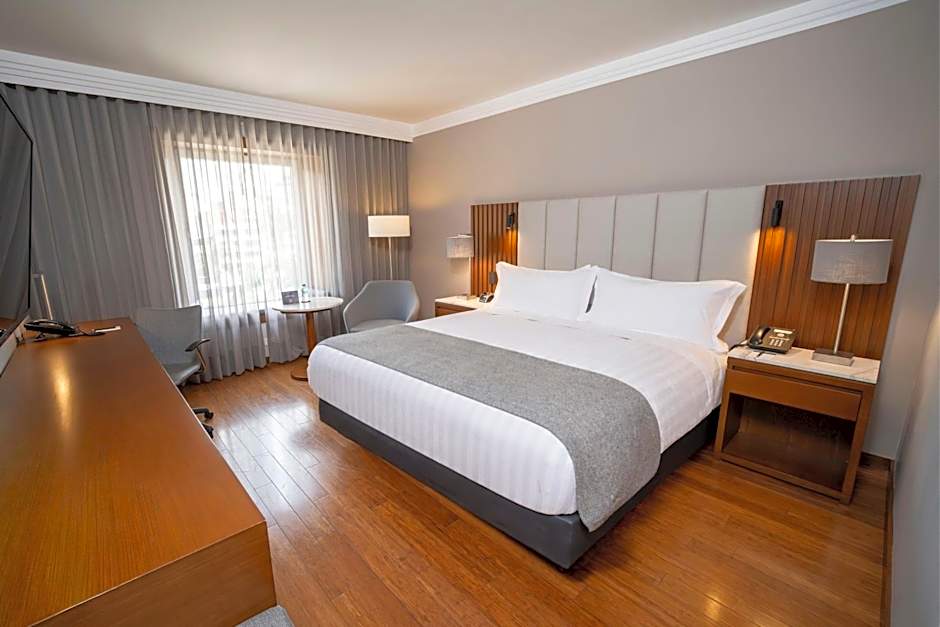Foto 1 dari 5 — Classic 1 King Bed, Accessible