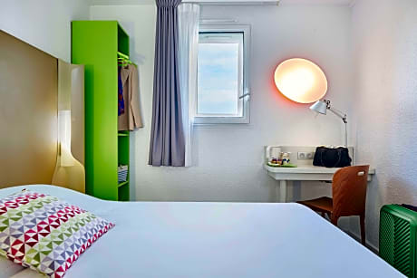 Standard Room - 1 Double Bed