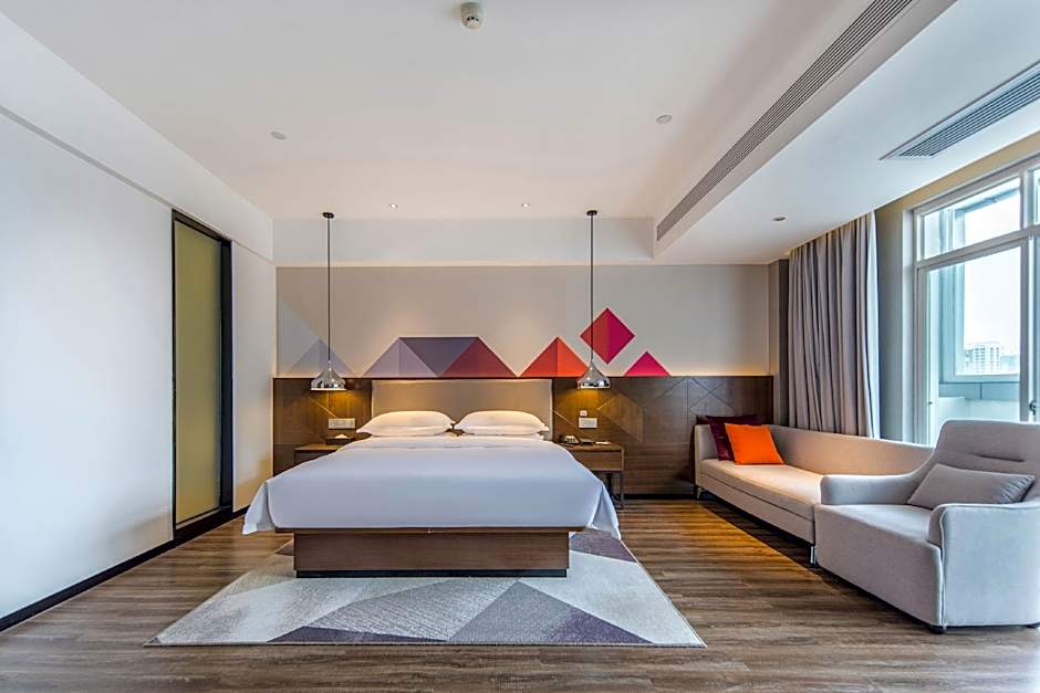 Boman Hotel Maoming High-speed ​​Railway Station South Aiqinghai Shopping Park