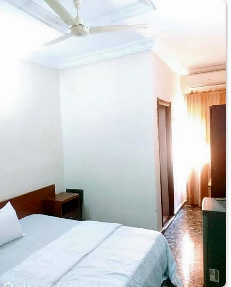 Sycamore Royals Hotel Jahi