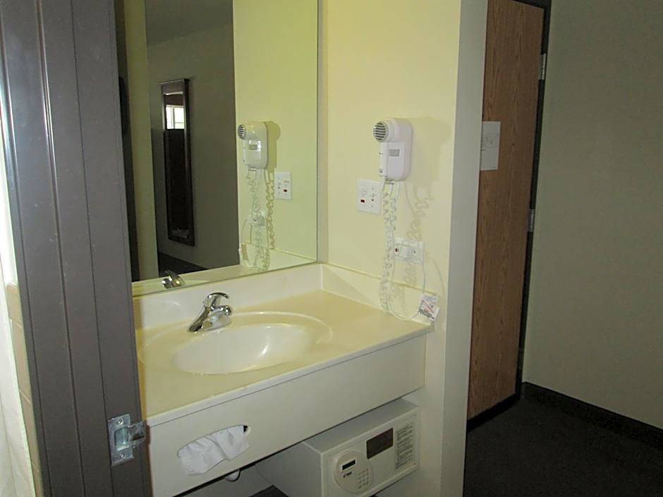 AmericInn by Wyndham Charlevoix