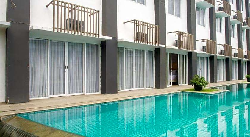 Front One Akshaya Hotel Karawang