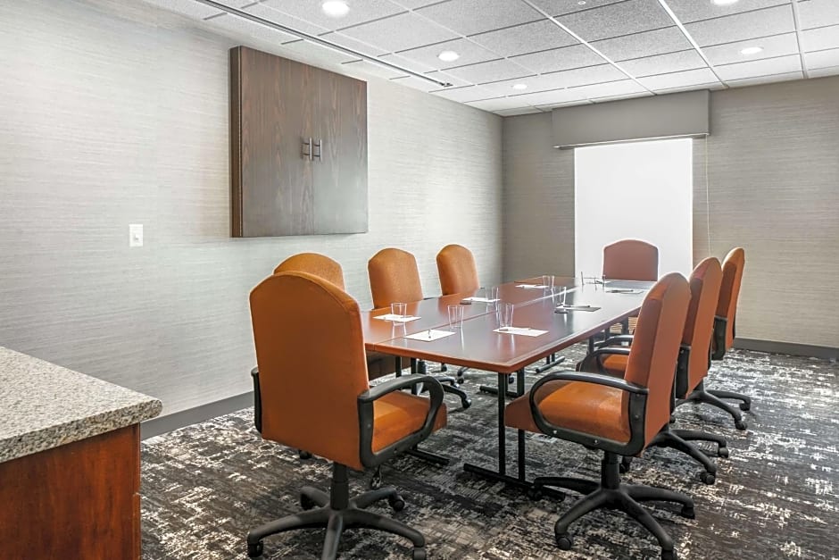 Hampton Inn By Hilton & Suites West Bend