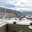 Hotel Justice - Ski IN Ski OUT - Private bathroom, next to the ski lift station