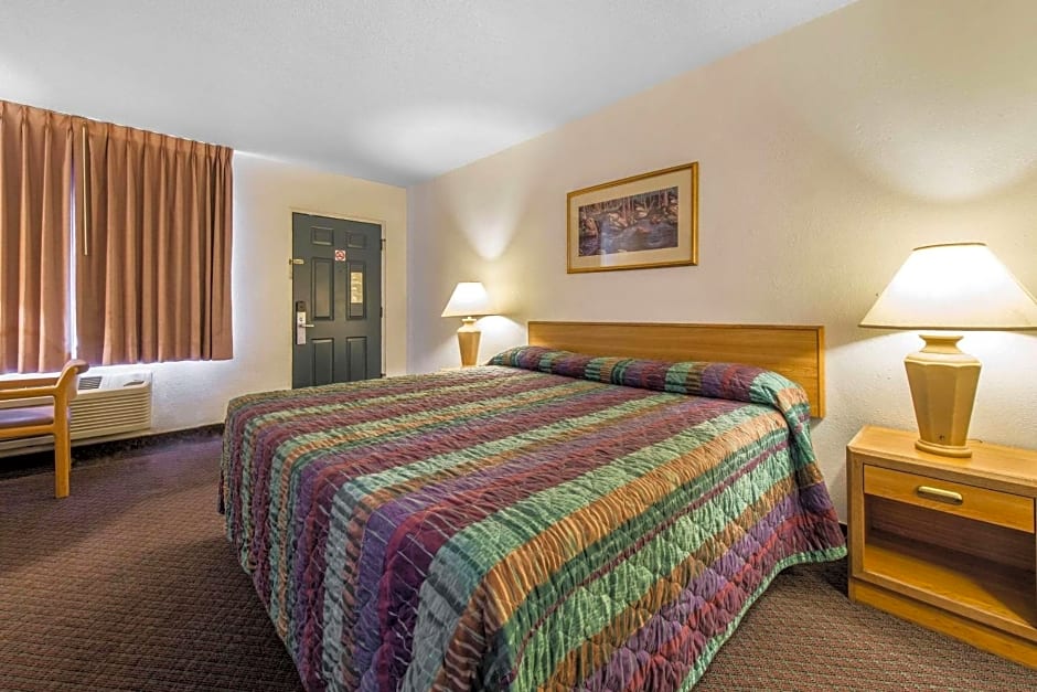 Rodeway Inn & Suites Colorado Springs