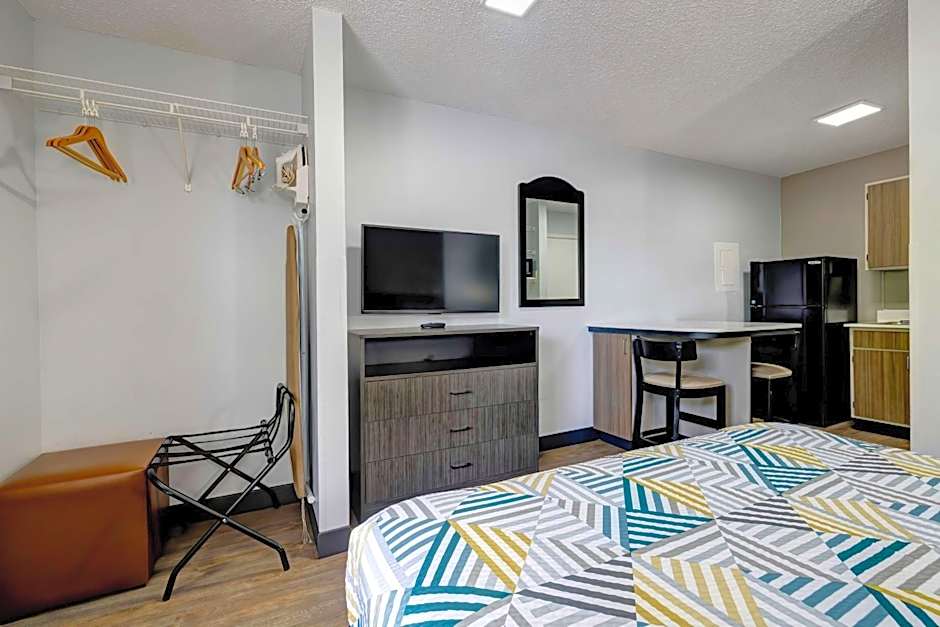 Studio 6-Arlington, TX - South - Dallas