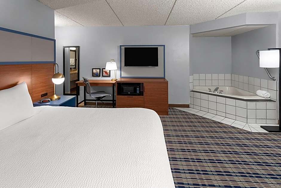 AmericInn by Wyndham Green Bay West