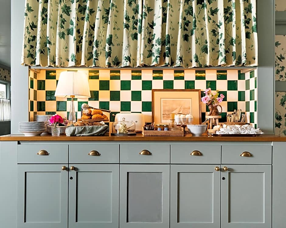 Le Petit Pali at 8th Ave