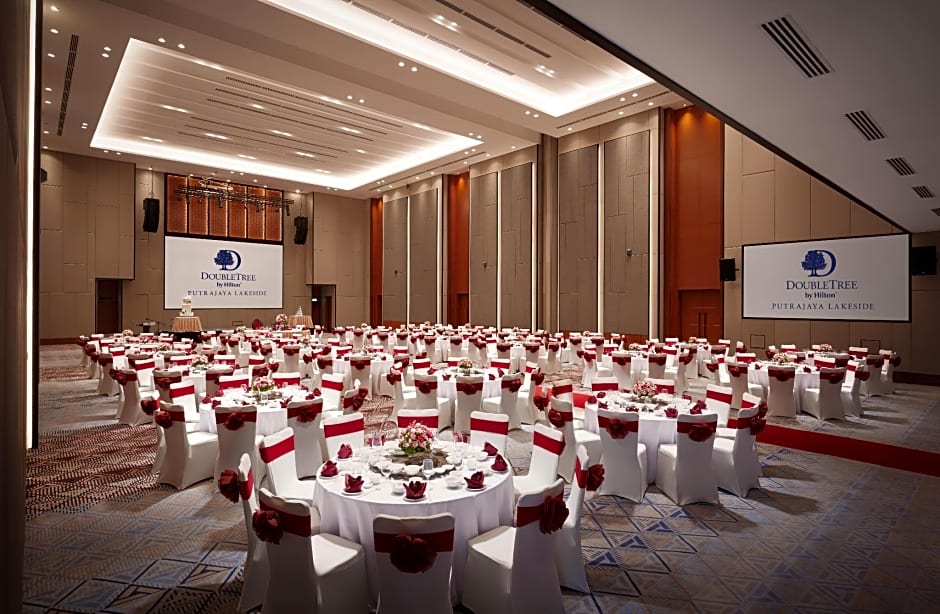 DoubleTree by Hilton Putrajaya Lakeside