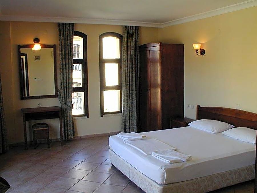 Club Turquoise Apart