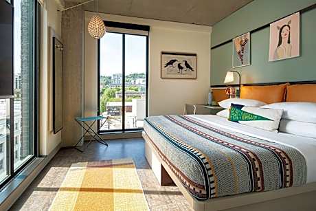 Corner King - 205 sq. Ft, Guest room, 1 King, Corner room