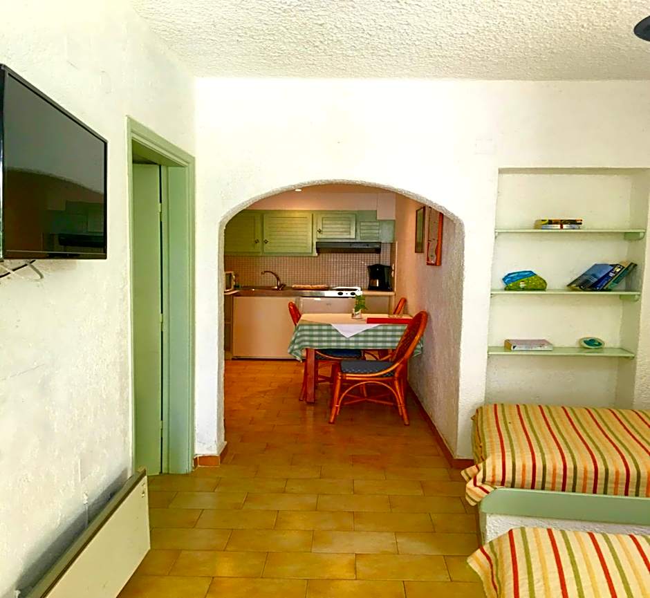 Kastro Studios Apartments