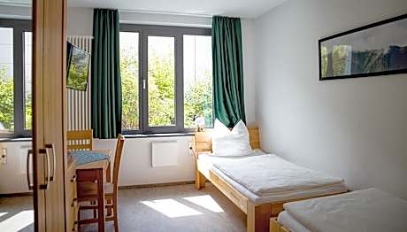 Standard Twin Room with Shared Bathroom