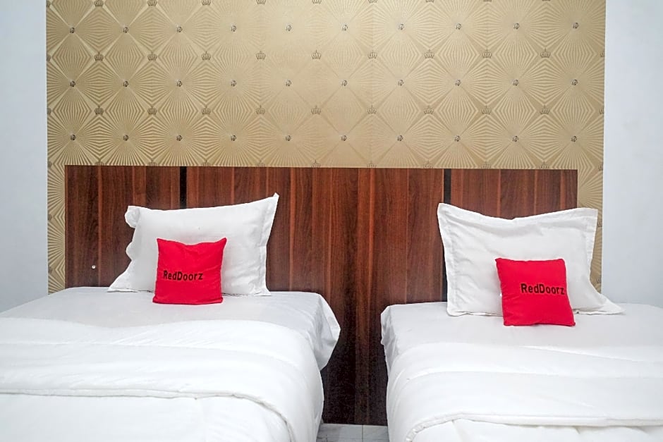 RedDoorz near Stasiun Purwosari