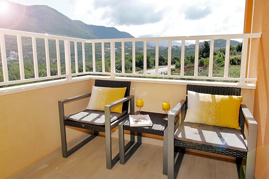 Bacan Family Apartments