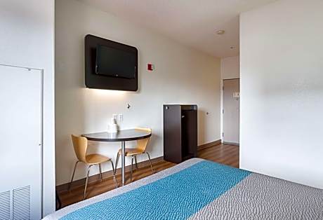 Queen Room - Disability Access - Non-Smoking