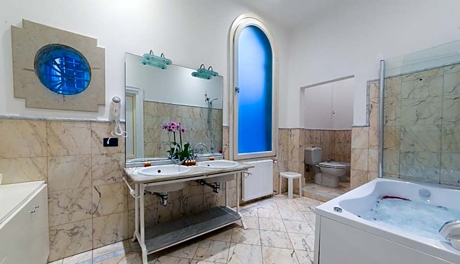 Friendly Venice Suites