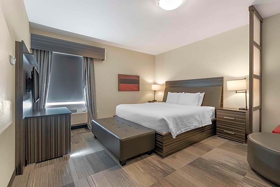 Best Western Plus Airport Inn & Suites