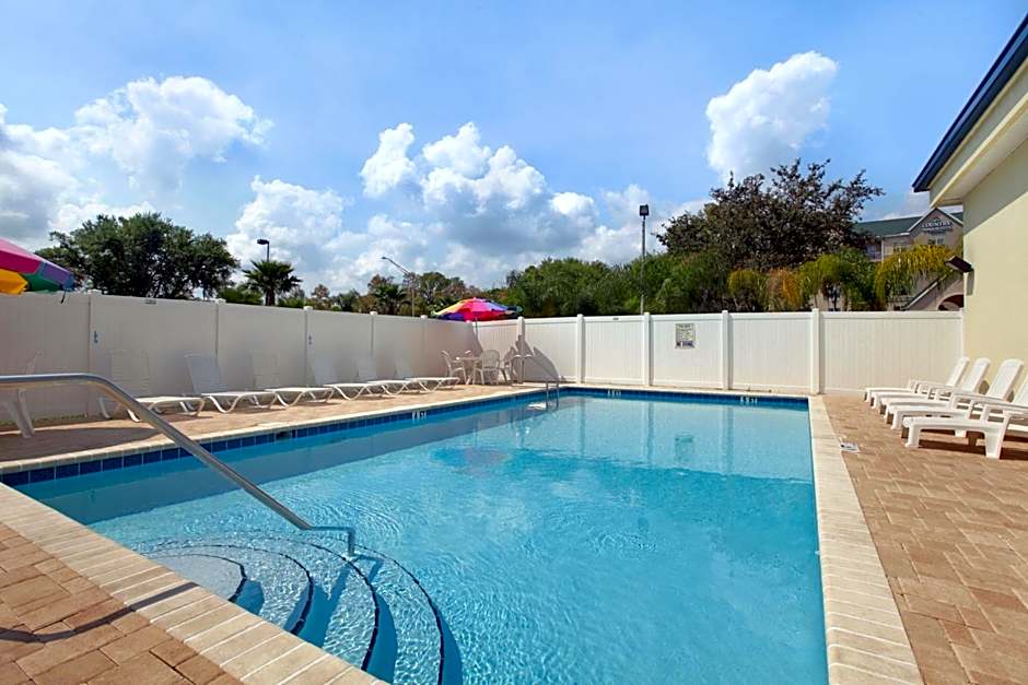 Days Inn & Suites by Wyndham Lakeland