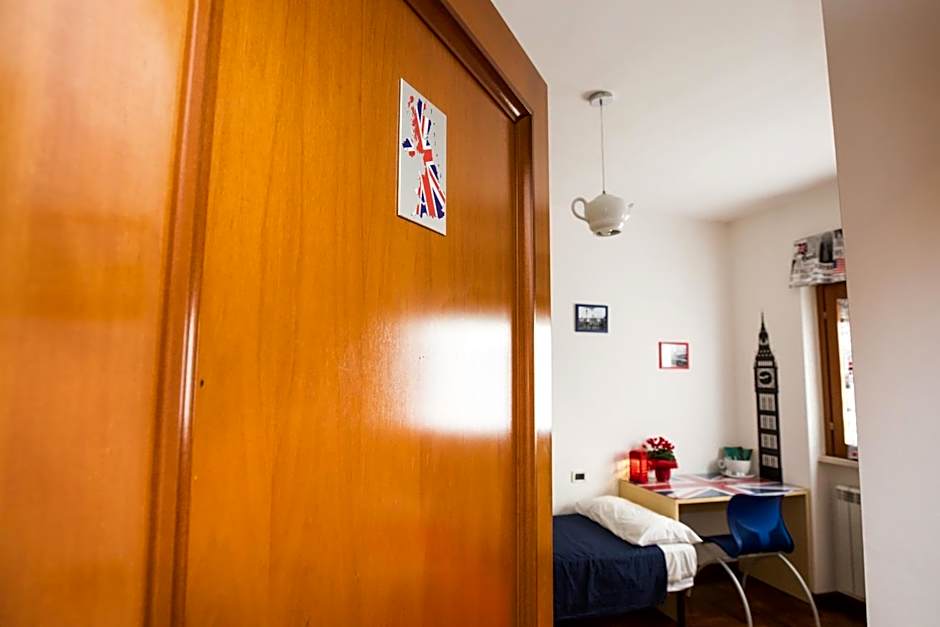 Twin Room with Shared Bathroom — 4 fotoğraftan 1. fotoğraf