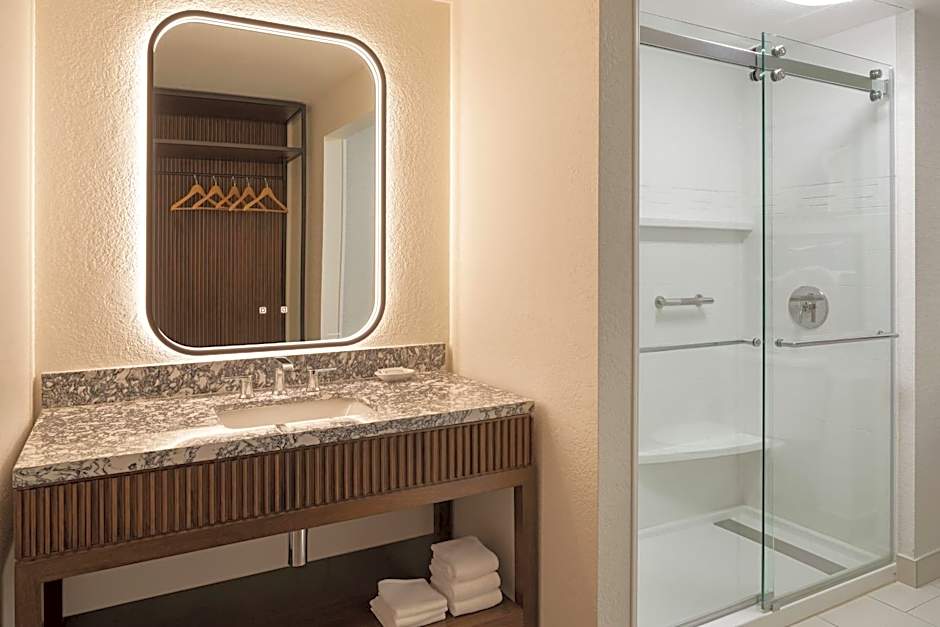 Burton House, Beverly Hills, A Tribute Portfolio Hotel