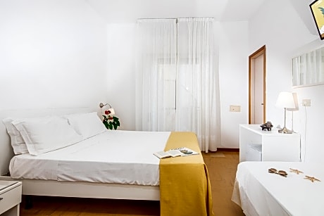 Economy Triple Room