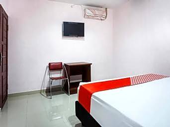 RedDoorz @ Homestay Madu Makassar