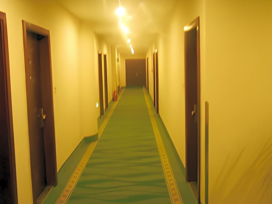 GreenTree Inn Heze Railway Station Hotel