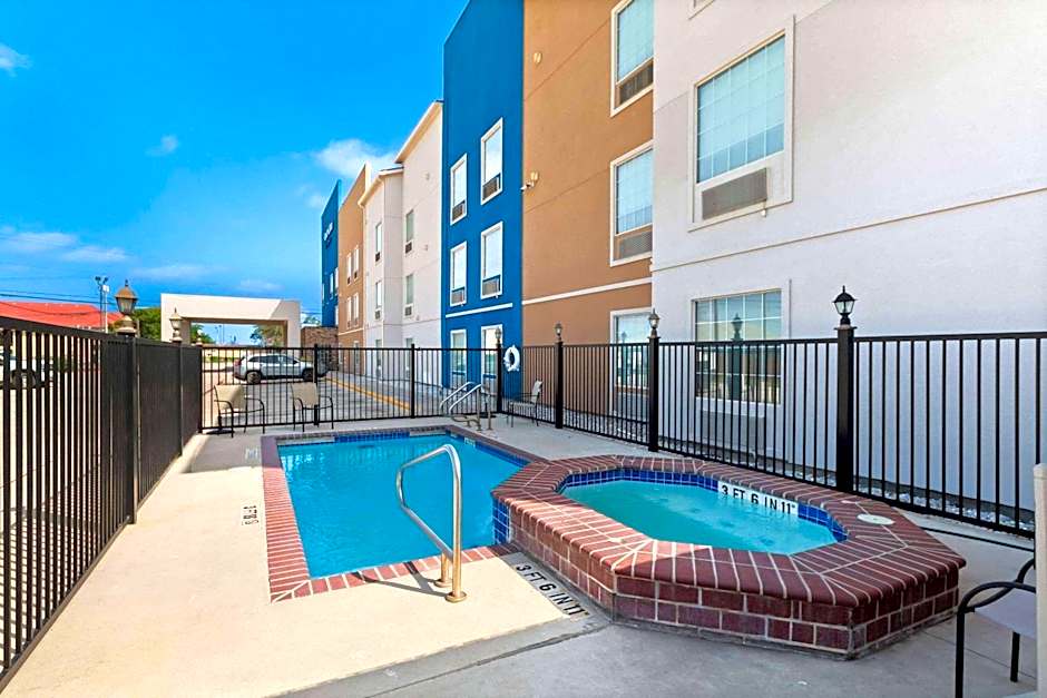 AmericInn by Wyndham New Braunfels