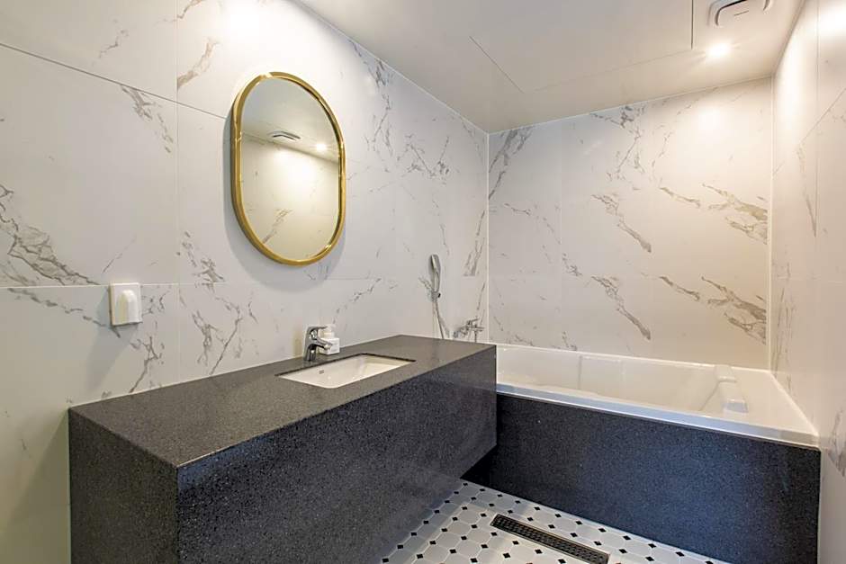 Brown Dot Gijang Yeonhwari