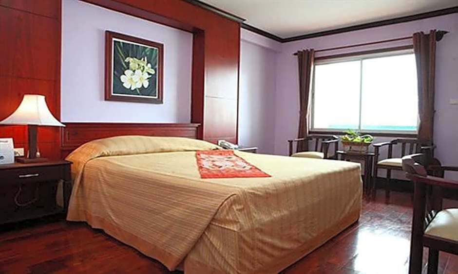 Vansana Riverside Hotel