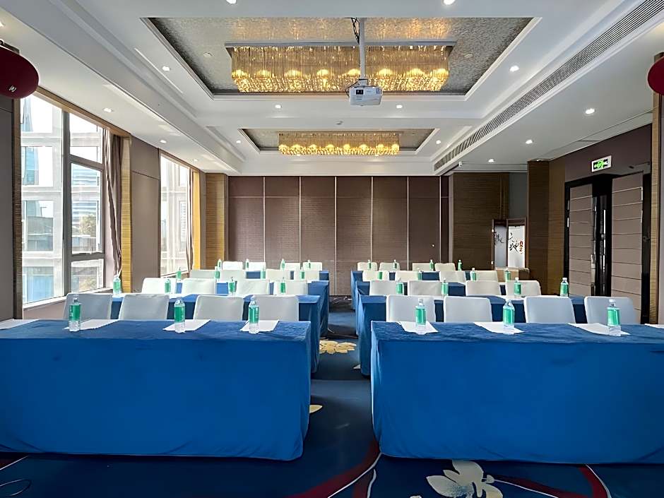 La Perle International Hotel