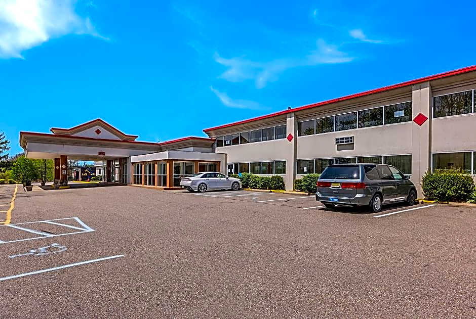 Red Carpet Inn & Suites