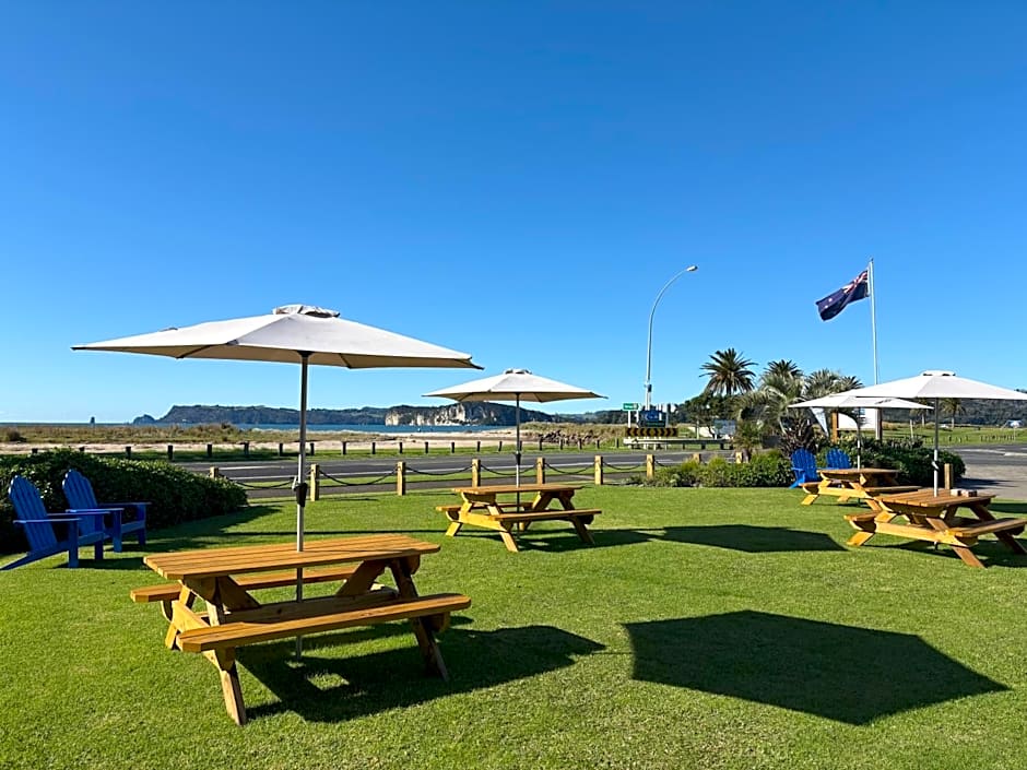 Baileys At The Beach Motel