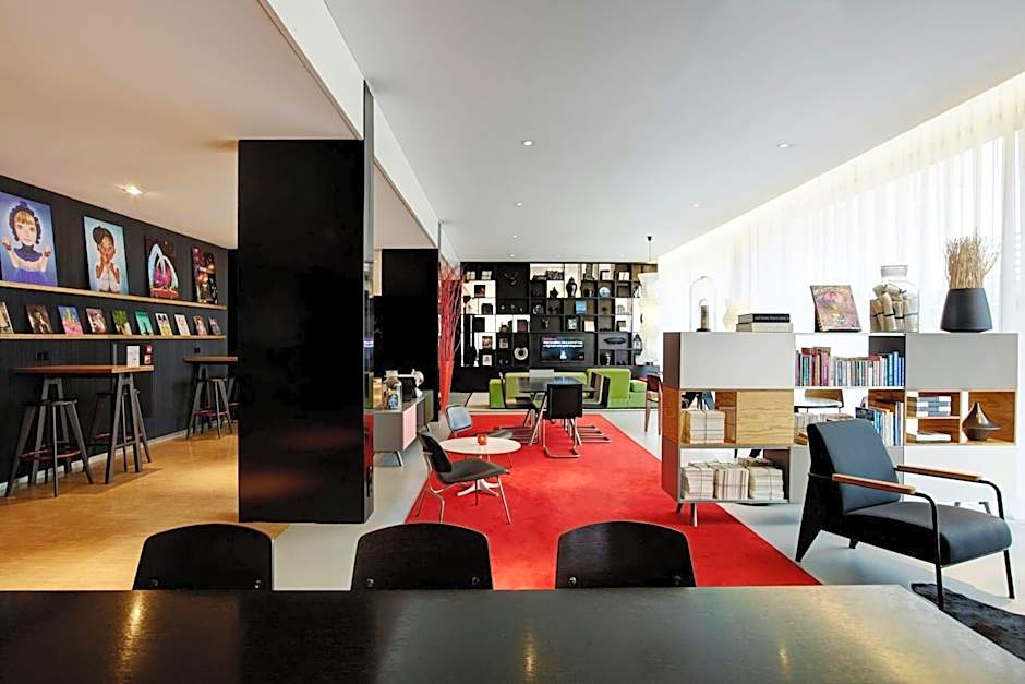 citizenM Schiphol Airport