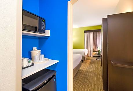 Standard Queen Room with Two Queen Beds - Non-Smoking