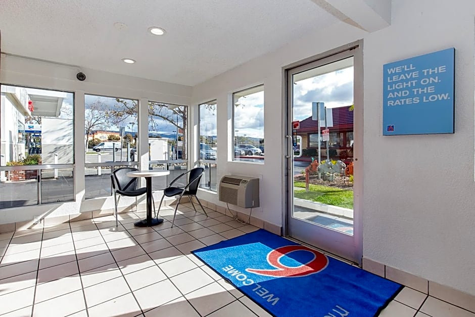 Motel 6 Hayward, CA- Silicon Valley Gateway