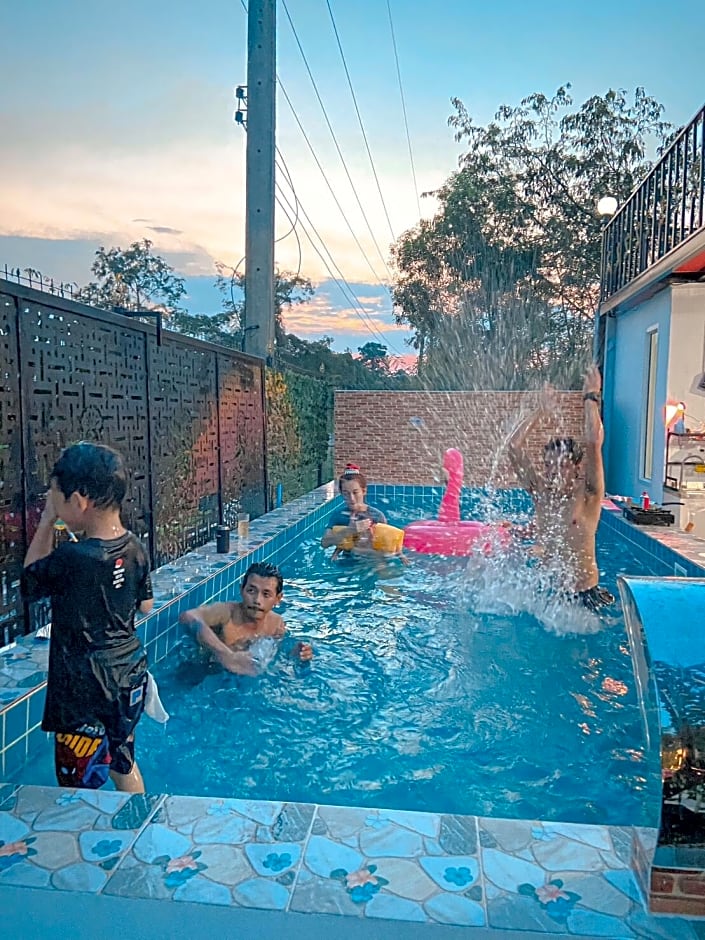 Poonisavilla ????????????