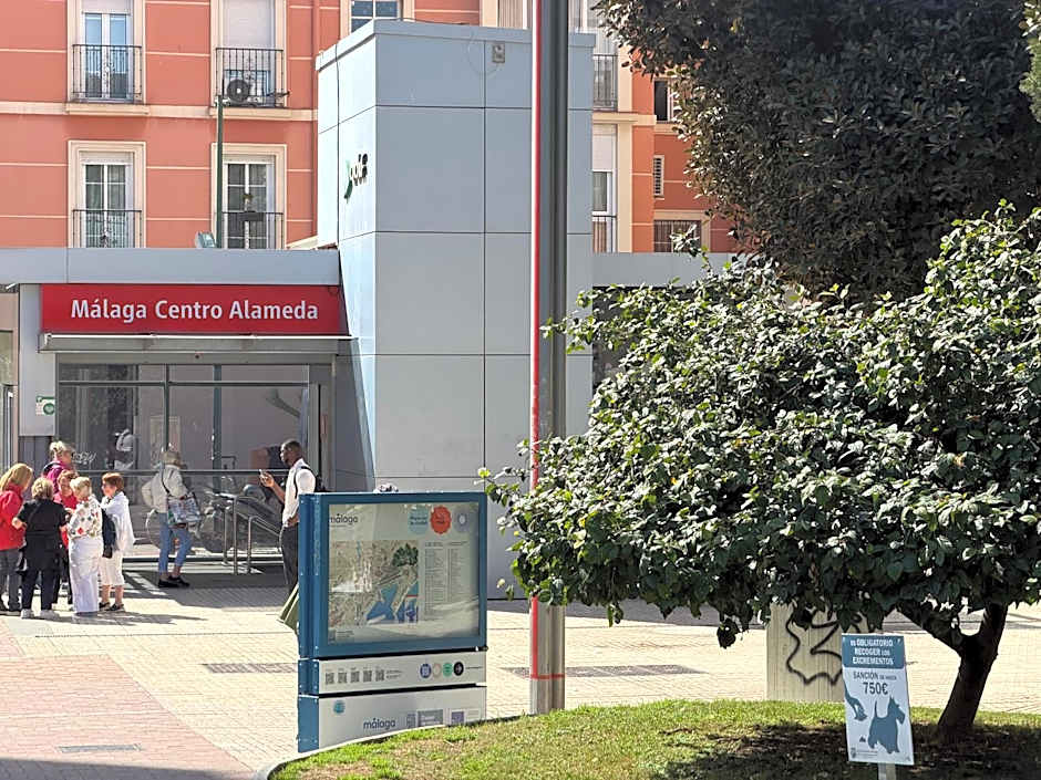 Ilustre - City-View Rooms with AC in Málaga's Old Town - Steps from Calle Larios and the Thyssen