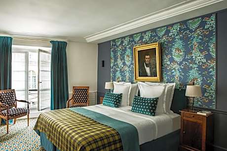 Superior Capucines Room