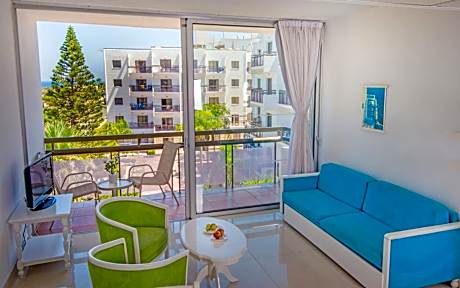 One-Bedroom Apartment with Inland View