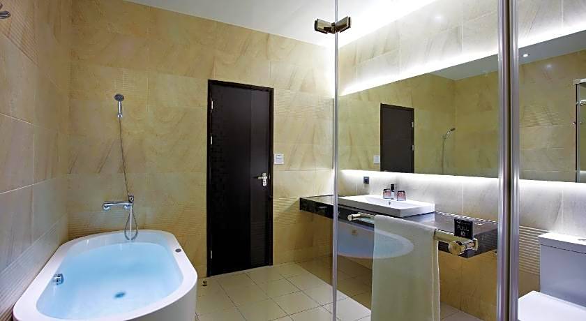 Airline Inn Taichung Green Park Way