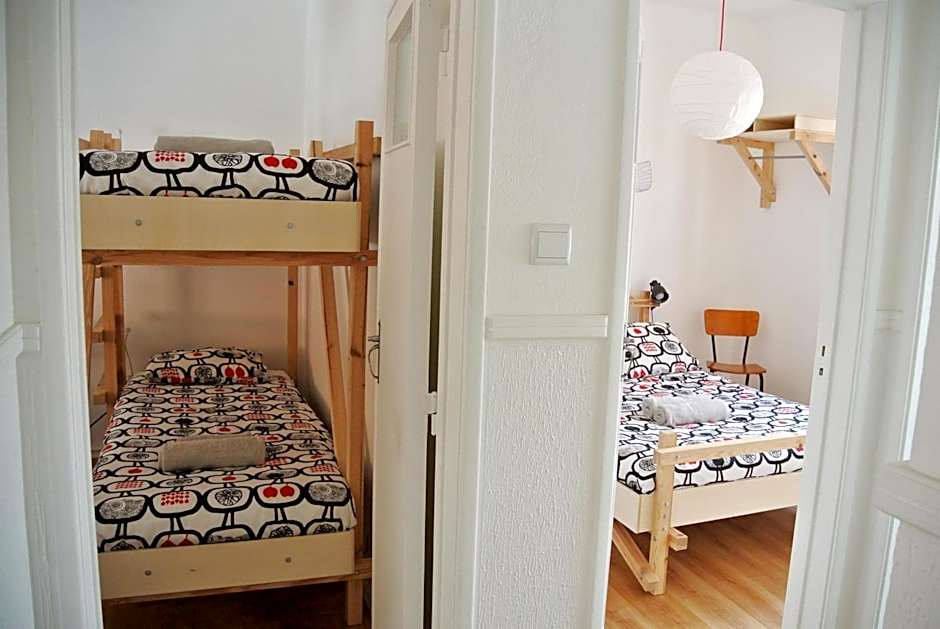 Nazaré Hostel - Rooms & Dorms